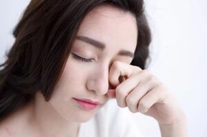 Giật mắt phải