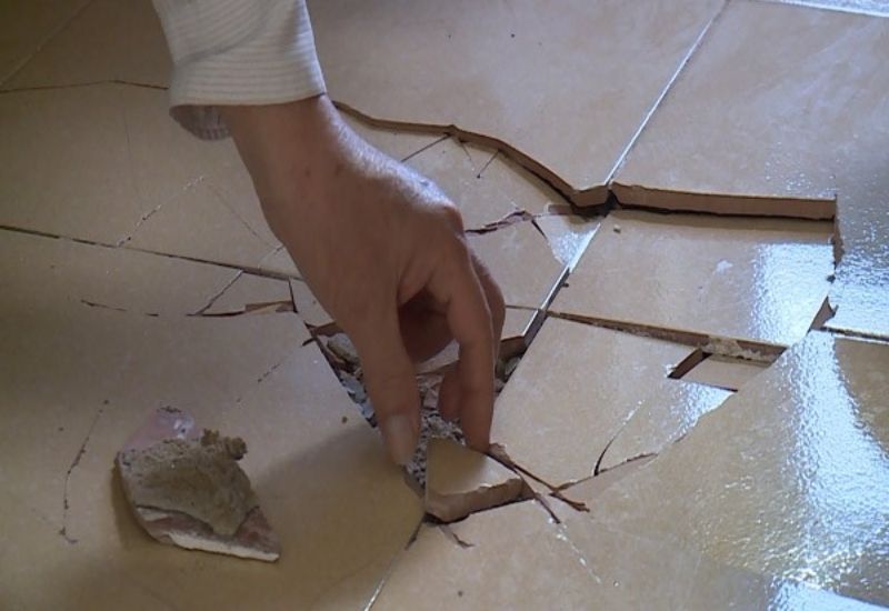 điềm thấy nền nhà lún đánh con gì - Hình 5