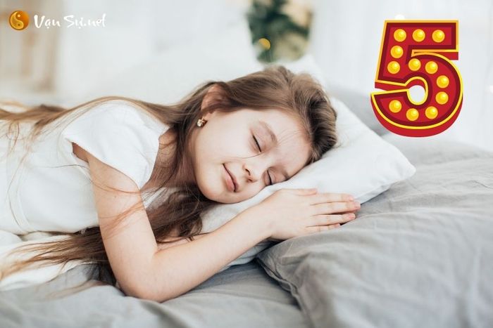 điềm thấy người lạ cho đồ đánh con gì - Hình 2
