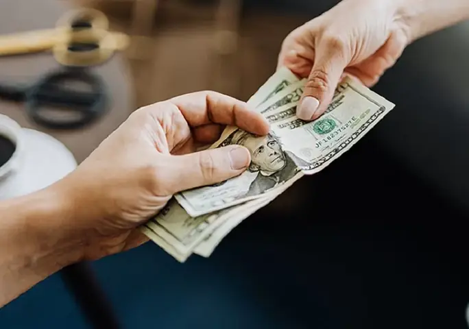 điềm thấy tiền rơi trong nhà đánh con gì - Hình 4
