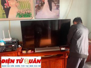 điềm thấy tivi tự bật đánh con gì