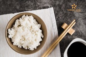 mơ thấy ăn cơm đánh con gì