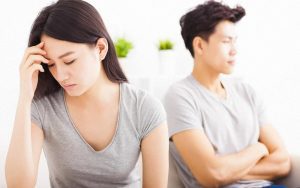 mơ thấy bố chồng đánh con gì