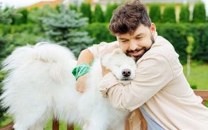 mơ thấy chó trắng đánh con gì
