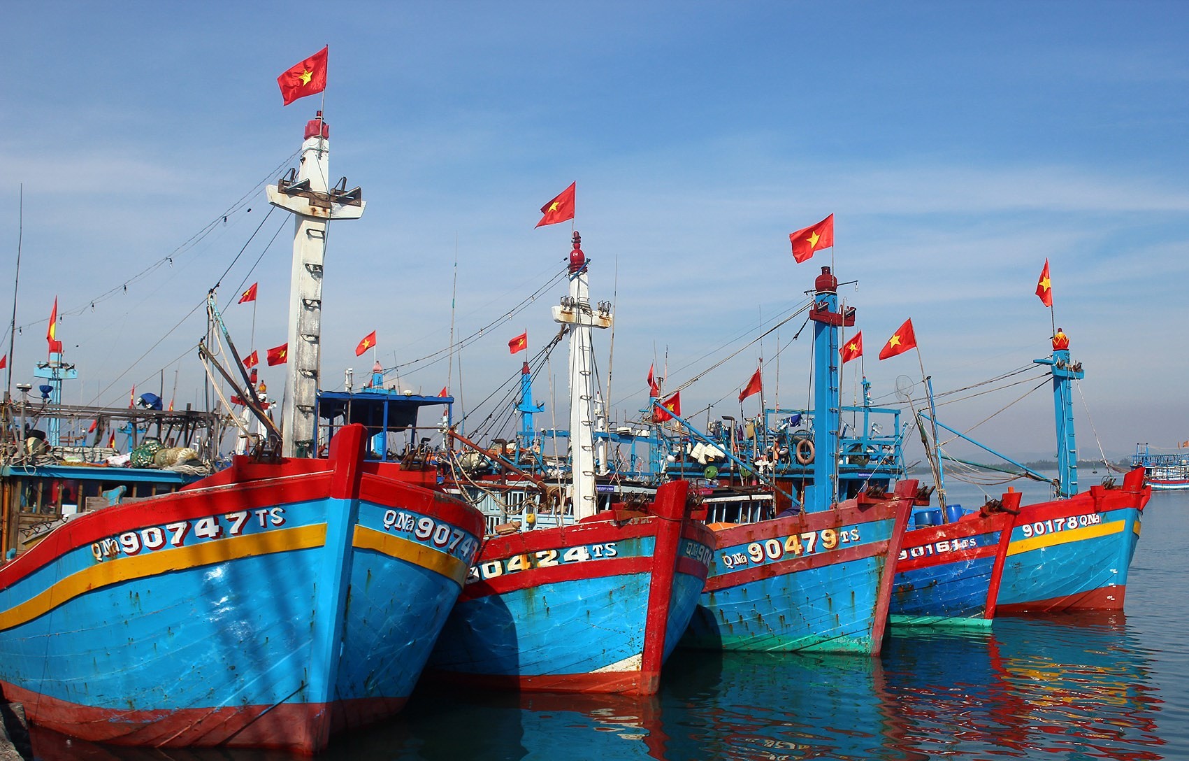 mơ thấy tàu thủy đánh con gì - Hình 5
